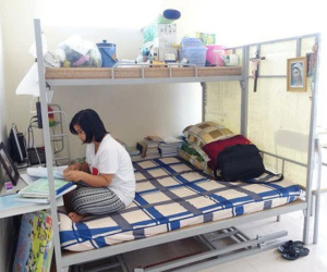 Mắc kẹt lại Đà Nẵng khi vừa đánh rơi 500 nghìn cuối cùng, nữ sinh khóc nức nở giữa đường và cái kết ấm lòng người