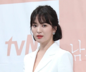 Song Hye Kyo chứng minh độ nổi tiếng khủng khiếp, phim mới còn đang quay đã làm được điều đặc biệt này khiến fan rần rần