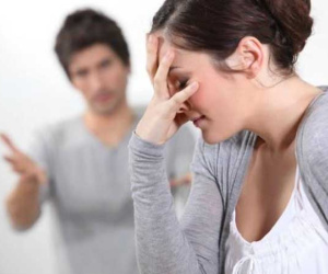 Hôn nhân rạn nứt vì chồng suốt ngày 'mách' mẹ