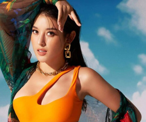 Á hậu Huyền My diện swimsuit cắt tứ bề, khoe đường cong 'gắt' hơn đường đua