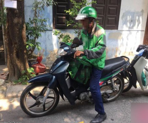 Nhà khó khăn nhưng bị cấm đi làm thêm, cô gái bật khóc khi biết nguồn gốc số tiền 3 triệu bố gửi hàng tháng: 'Con thương bố nhiều lắm bố ơi!'