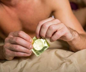 Nam thanh niên bàng hoàng phát hiện nhiễm HIV dù khi quan hệ tình dục có dùng bao cao su: Bác sĩ chỉ biết lắc đầu khi phát hiện ra chi tiết lây truyền bệnh