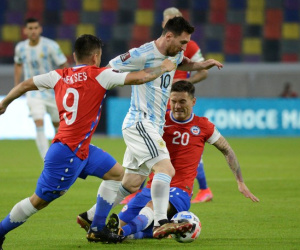 Messi nổ súng, Argentina vẫn bị Chile cưa điểm ngay trên sân nhà
