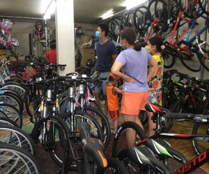 Sân bóng, phòng gym đóng cửa, bứt rứt tìm 'món cũ' xả cơ mỗi ngày