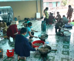 Người dân Nghệ An làm thịt con lợn 260kg chế biến ruốc bông, xúc xích tiếp tế cho 'điểm nóng Covid-19' Bắc Giang