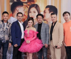Hương Tràm bất ngờ tái ngộ tình cũ Duy Phương ngay ở sự kiện tái xuất tại Mỹ, thái độ lạ của cả hai gây chú ý