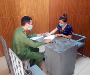 'Nữ quái' 3 tiền án giả giáo viên lừa nhiều cửa hàng sữa