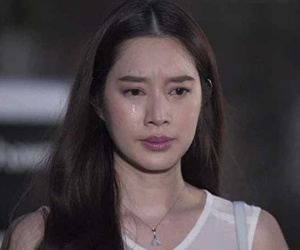 Hồ hởi khoe với chồng về món tiền 20 tỷ, anh gọi ngay cô giúp việc lên rồi thông báo tin động trời khiến tôi sụp đổ