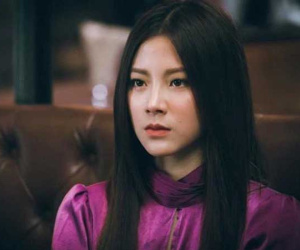 Lĩnh lương nên tôi mời bạn trai đi ăn, vừa nhìn món bít tết, anh rơm rớm nước mắt thốt ra một câu làm tôi 'hóa đá'