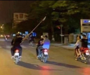 Hai nhóm thanh niên vác dao rượt đuổi như phim hành động
