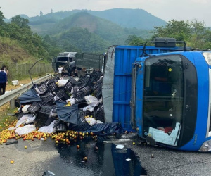 Tai nạn liên hoàn trên cao tốc Nội Bài - Lào Cai, giao thông tê liệt nhiều giờ