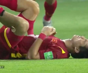 Bố tiền vệ Tuấn Anh: Con tôi nhiều lần chấn thương rồi, nhìn Indonesia đá thế thấy sợ quá