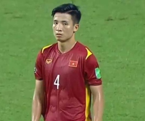 Bùi Tiến Dũng mồ hôi nhễ nhại lộ nguyên 6 cục múi, vợ có động thái như muốn đánh dấu chủ quyền?