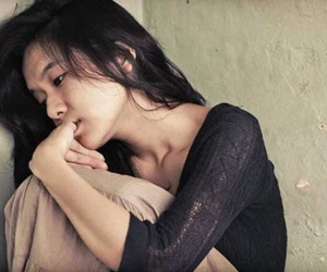 12 giờ đêm, cô đồng nghiệp dìu chồng tôi say khướt về 'trao trả', khi thấy vật ướt nhẹp nằm trong túi quần anh, tôi ngã quỵ