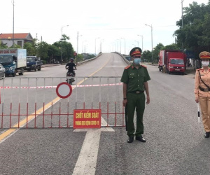 3 mẹ con trong một gia đình cùng dương tính SARS-CoV-2