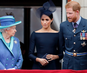Nữ hoàng có động thái 'chìa cành olive' đẳng cấp ngay sau khi Harry - Meghan chào đón con gái