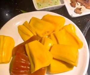 Đi ăn nhà hàng sang chảnh, cả gia đình có hành động 'kém sang' nhưng lại nhận cơn mưa lời khen từ dân mạng?