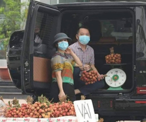 Thân thế của người đàn ông đánh xe Mẹc giá chục tỷ đi bán vải thiều 20.000 đồng/kg ở Hà Nội