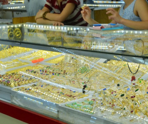 Giá vàng hôm nay 9-6: Đối mặt nhiều yếu tố bất lợi