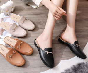 Trời mưa mà diện 4 kiểu giày dép này thì khả năng 'sấp mặt' rất cao, quý vị đừng dại mà dùng thử!