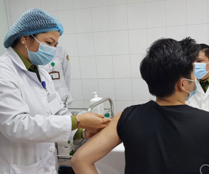 Tác dụng phụ vắc xin Covid-19 Nanocovax thấp hơn Pfizer, Moderna