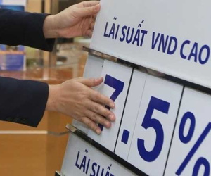 Lãi suất tiết kiệm tăng, tiền ra khỏi két tìm nơi kiếm lợi cao