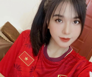 Bạn gái của cầu thủ Hoàng Đức xinh quá, visual xịn xò đến body cũng nuột nà quá cơ