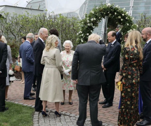 Tổng thống Joe Biden phá vỡ nghi thức Hoàng gia khi đến dự tiệc sau Nữ hoàng Anh?