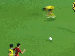 Báo Trung Quốc bất ngờ so sánh cú ngã của Văn Toàn với pha ăn vạ kinh điển của Rivaldo