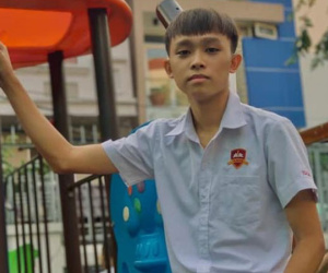 Giữa lùm xùm, một người tự xưng là giáo viên của Hồ Văn Cường xác nhận nam ca sĩ được miễn phí 100% học phí