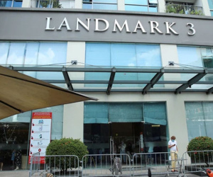 Chùm ảnh: Phong tỏa tạm thời tòa Landmark 3 trong Vinhomes Central Park