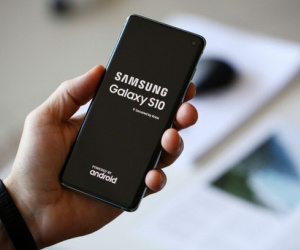 Hacker có thể khai thác các ứng dụng cài đặt sẵn trên smartphone Samsung để tấn công người dùng