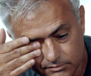 Đến một người cứng rắn như Mourinho cũng phải khóc khi Eriksen gục xuống