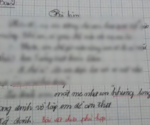 Con học lớp 4 tả 'mặt mẹ như con khủng long vồ em ăn thịt', nhìn lý do thì ai nấy không nhịn được cười