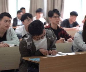 Chàng trai bại não đỗ đại học, sở hữu 8 bằng sáng chế quốc gia