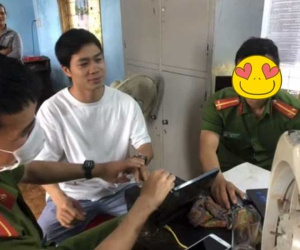 Khoảnh khắc: Công Phượng cùng đồng đội đi làm căn cước công dân, riêng Xuân Trường mặt căng hơn cả lúc đá bóng