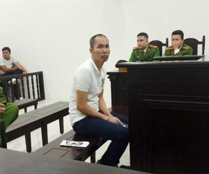 Kẻ đâm gục hai người tại nhà mình ở Hà Nội được giảm án