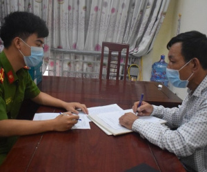 Gã chồng vũ phu dùng kéo đâm công an sau khi đánh vợ