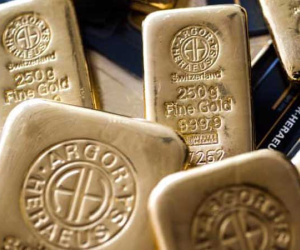 Giá vàng rớt xuống đáy trong lúc chờ kết quả cuộc họp Fed