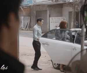 Mùa hoa tìm lại tập 11: Đồng ghen khi thấy Lệ xe hơi cùng Việt, Hoàn vẫn bị Tuyết 'khinh như mẻ' dù cố bày trò lãng mạn lấy lòng