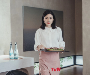 Lee Bo Young và Lee Ji Ah dùng nước hoa nào: Một mùi của giới 'nhà giàu', một bên thanh nhã hợp mùa Hè