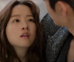 Park Bo Young 'bay màu' ở Kẻ Hủy Diệt Gõ Cửa Nhà Tôi, netizen khóc lụt nhà 'Youth Of May vẫn chưa đủ sao?'