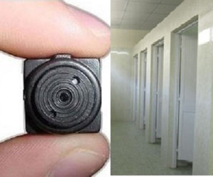 Nam sinh lớp 12 quay lén trong nhà vệ sinh, tống tiền 2 cô giáo