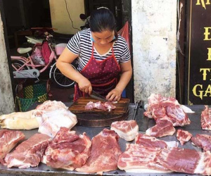 Thịt lợn rẻ nhất 2 năm qua nhưng ngoài chợ vẫn vô cùng đắt đỏ
