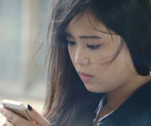 Biết tin chồng đến bệnh viện, tôi vội vã tới thì chết sững khi thấy anh đang dìu một người phụ nữ khác