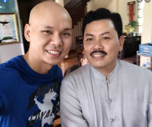 Rộ ảnh nghi vấn Phan Đinh Tùng đang được 'thần y' Võ Hoàng Yên chữa thoát vị đĩa đệm, còn khen rối rít trên Facebook?