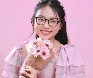 Phương Mỹ Chi: Cô bé sống ở nhà cấp 4 cùng gia đình 14 người, hát đám ma giá 100 nghìn đến sao nhí đổi đời sau giải tiền tỷ