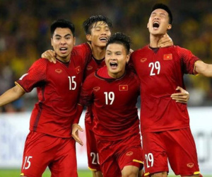 Đội tuyển Việt Nam vào đề thi tiếng Anh, đọc nội dung siêu lầy khiến cả 'vựa muối' Đức Huy phải share liền lên trang cá nhân