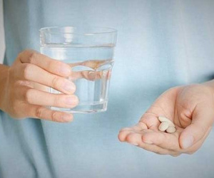 Dùng thuốc hạ sốt theo cách mà nhiều người đang làm này có ngày mất mạng
