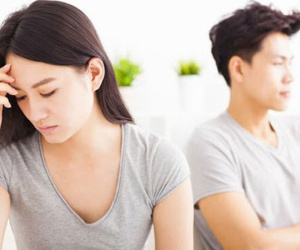 Chồng nghỉ việc nửa tháng mà vợ không biết, đến khi rõ lý do, cô chết điếng với rắc rối hiển hiện và đơn ly hôn đến sau sự kiện 'con dao kề cổ'